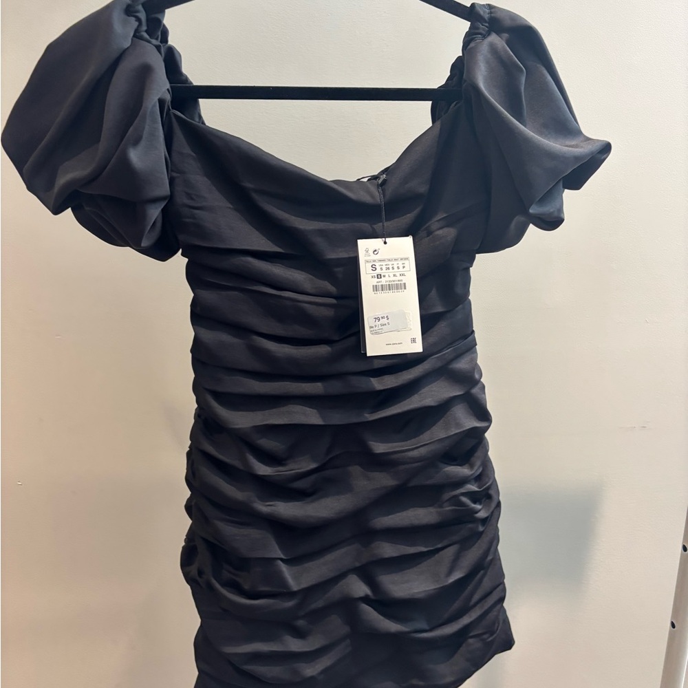 *NWT* Zara mini dress with puff sleeves